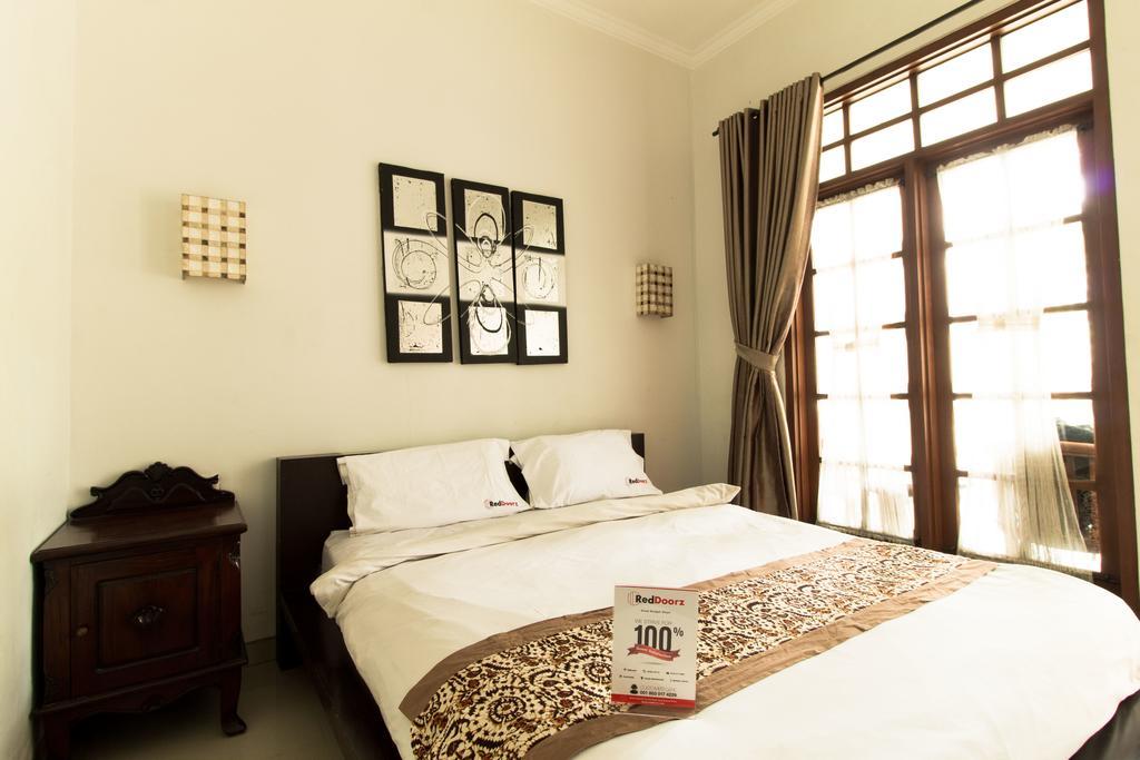 Wisma tamu Reddoorz @ Burangrang 2*