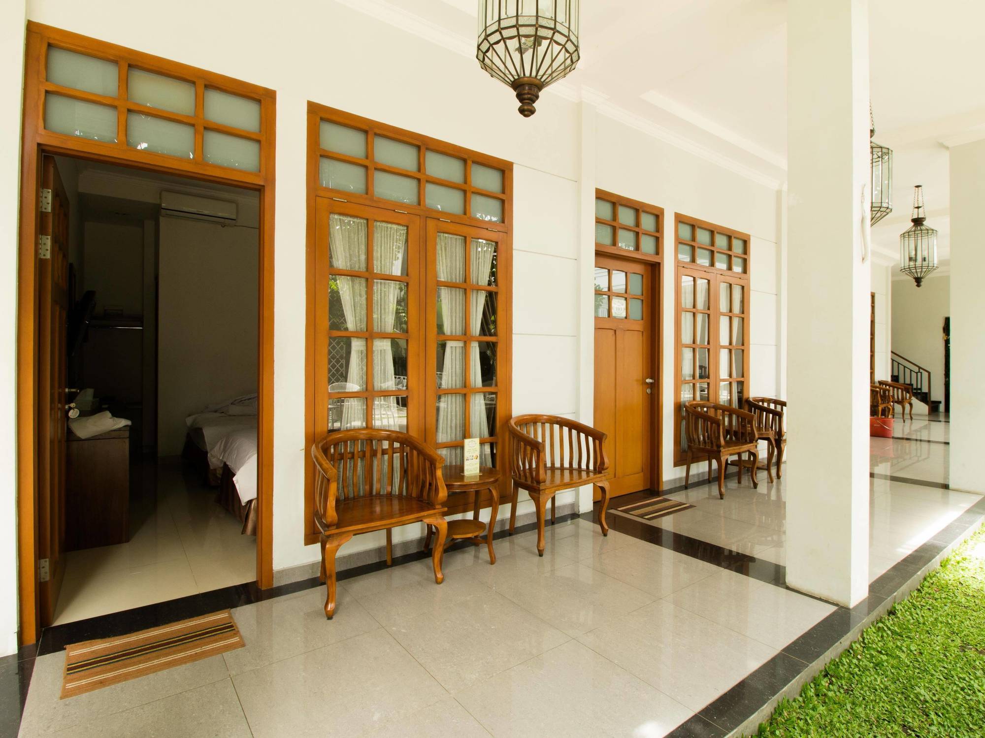 Wisma tamu Reddoorz @ Burangrang 2*